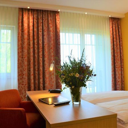 Hotel Bergwirt Herrieden Bagian luar foto