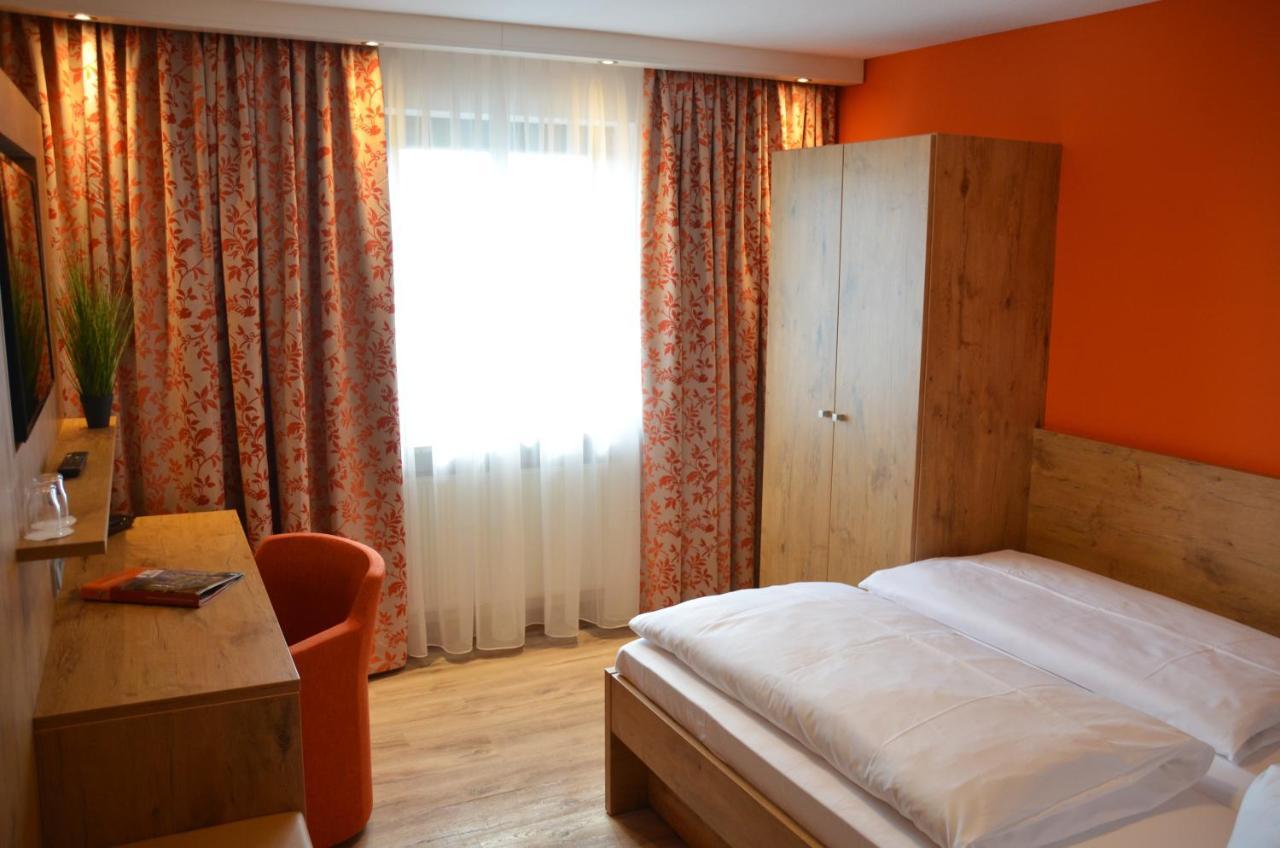 Hotel Bergwirt Herrieden Bagian luar foto