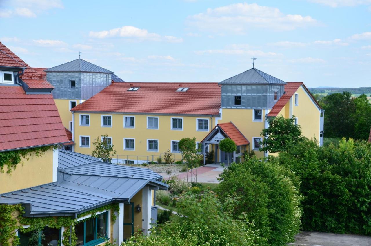 Hotel Bergwirt Herrieden Bagian luar foto
