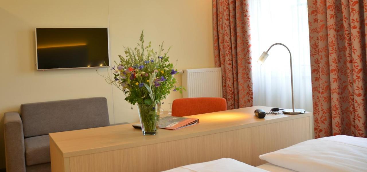 Hotel Bergwirt Herrieden Bagian luar foto