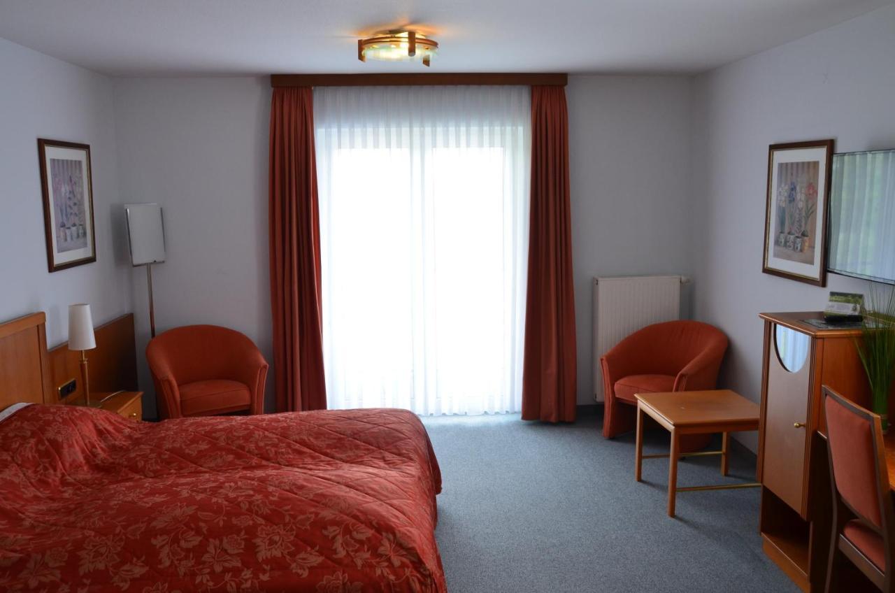 Hotel Bergwirt Herrieden Bagian luar foto