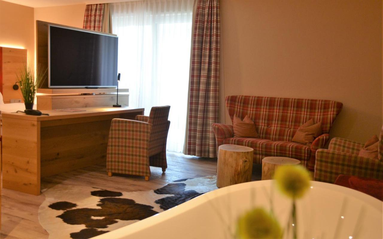 Hotel Bergwirt Herrieden Bagian luar foto