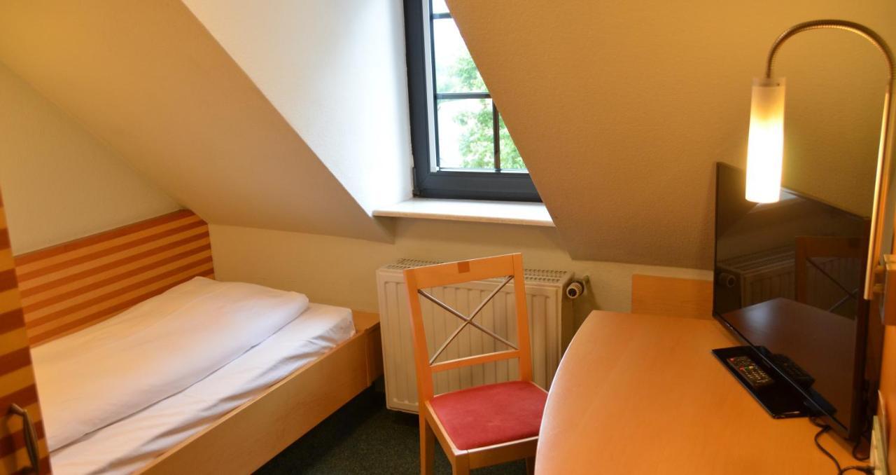 Hotel Bergwirt Herrieden Bagian luar foto
