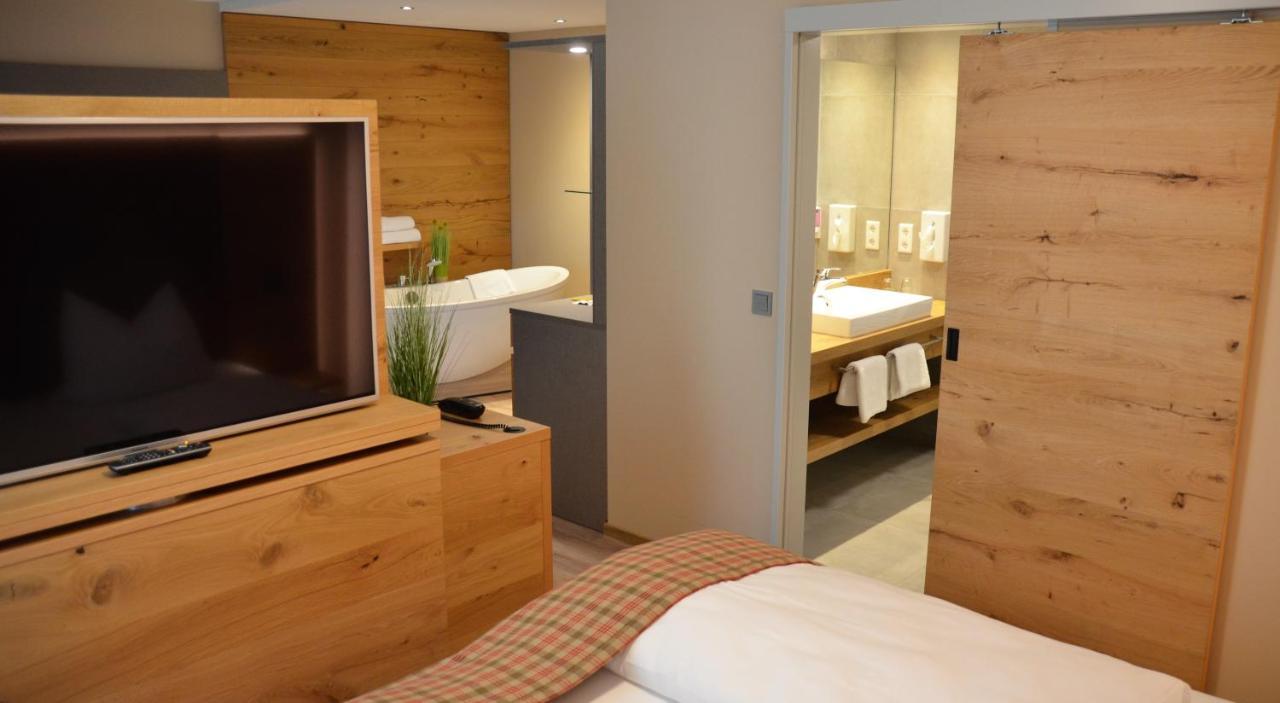 Hotel Bergwirt Herrieden Bagian luar foto