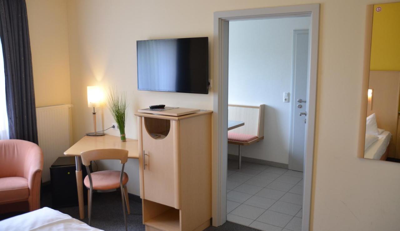 Hotel Bergwirt Herrieden Bagian luar foto