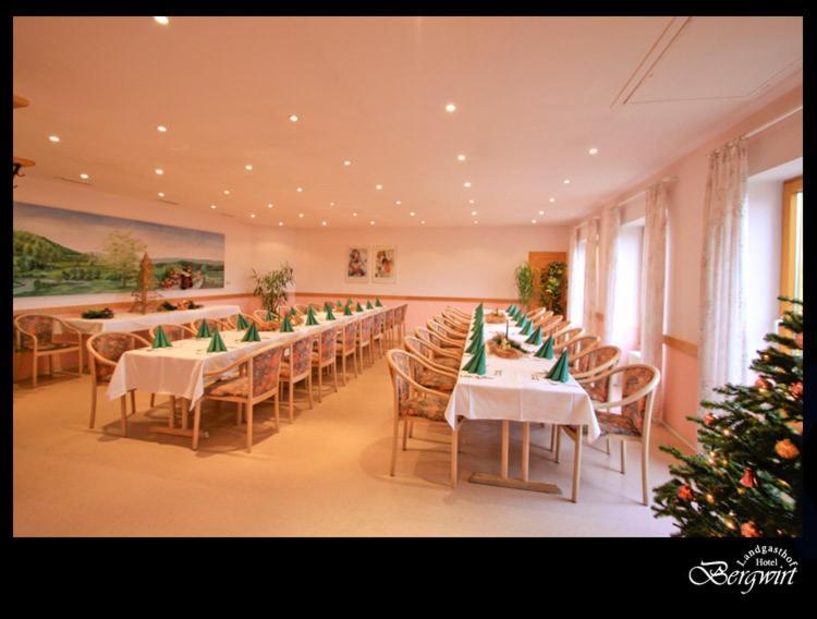 Hotel Bergwirt Herrieden Bagian luar foto