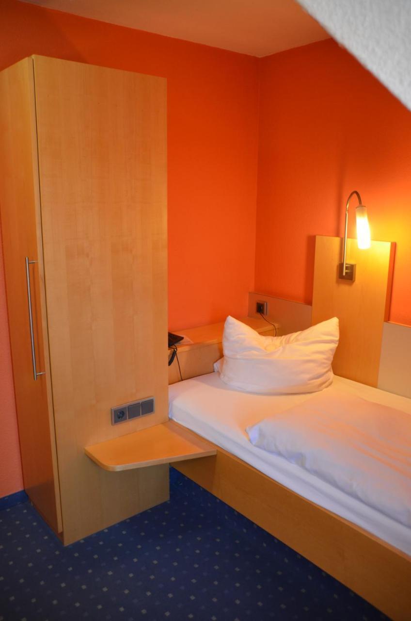 Hotel Bergwirt Herrieden Bagian luar foto
